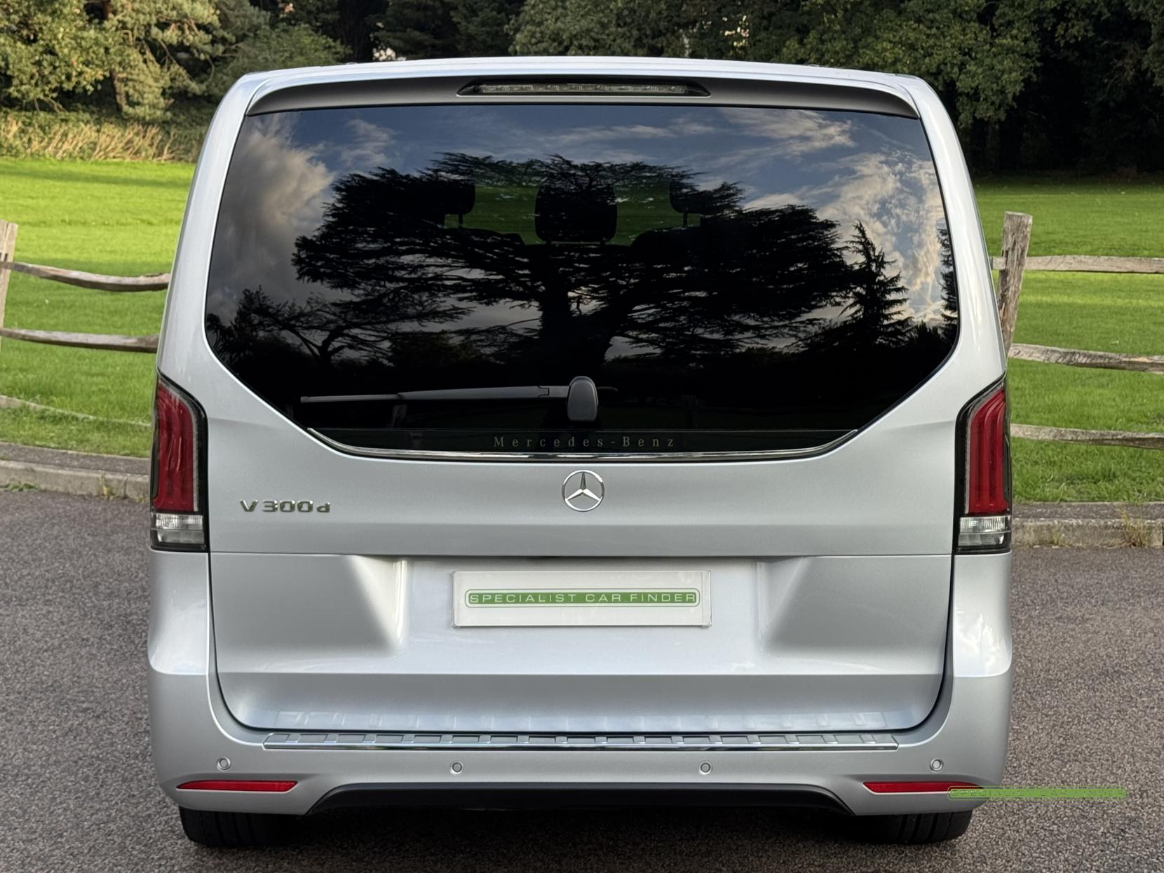 Mercedes-Benz V Class 2.0 V300d AMG Line MPV 5dr Diesel G-Tronic+ Euro 6 (s/s) XLWB (237 ps)