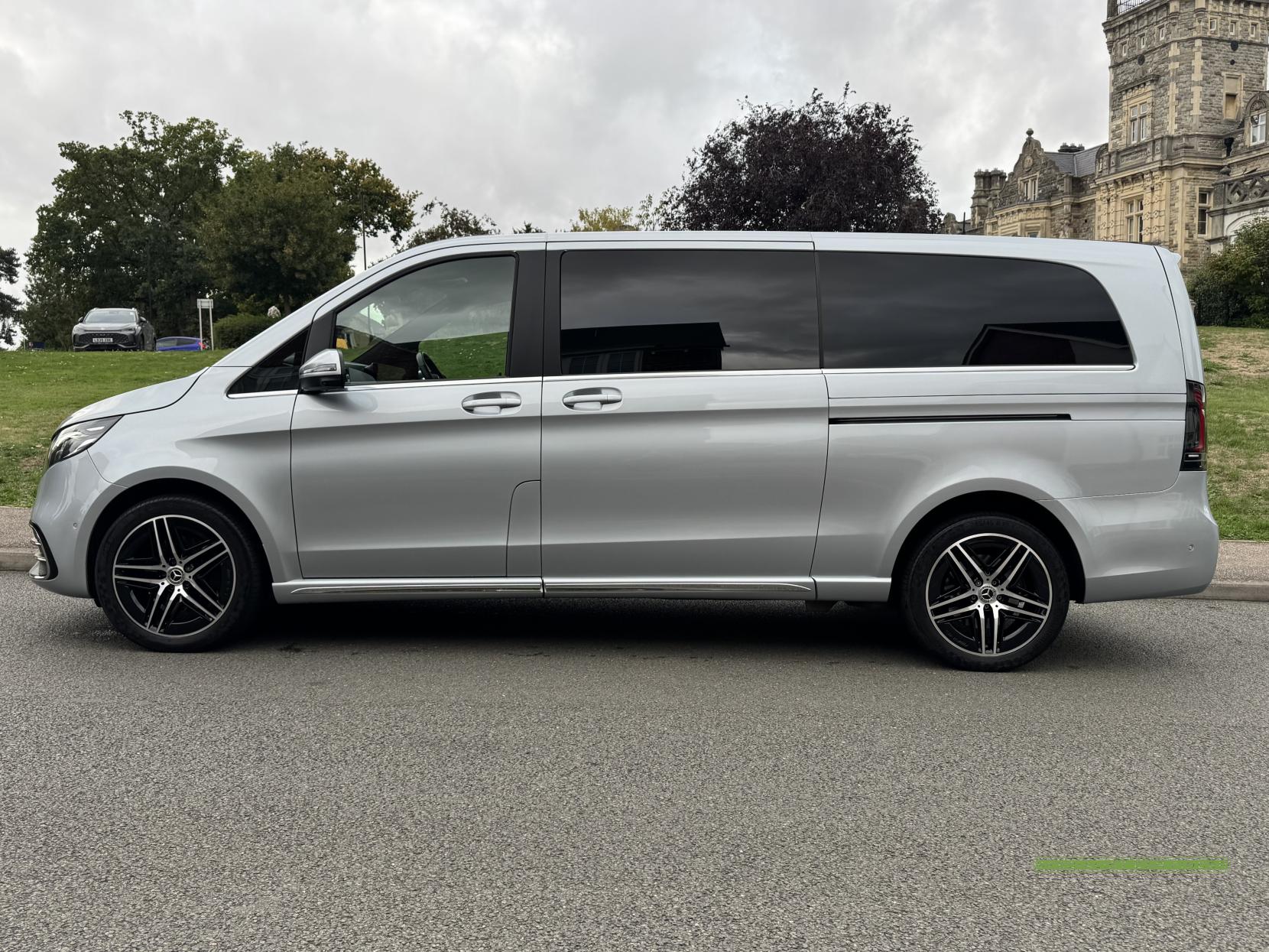 Mercedes-Benz V Class 2.0 V300d AMG Line MPV 5dr Diesel G-Tronic+ Euro 6 (s/s) XLWB (237 ps)