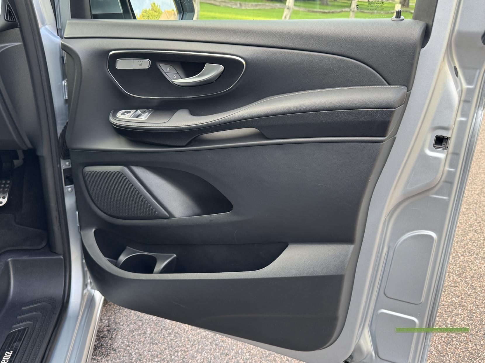 Mercedes-Benz V Class 2.0 V300d AMG Line MPV 5dr Diesel G-Tronic+ Euro 6 (s/s) XLWB (237 ps)