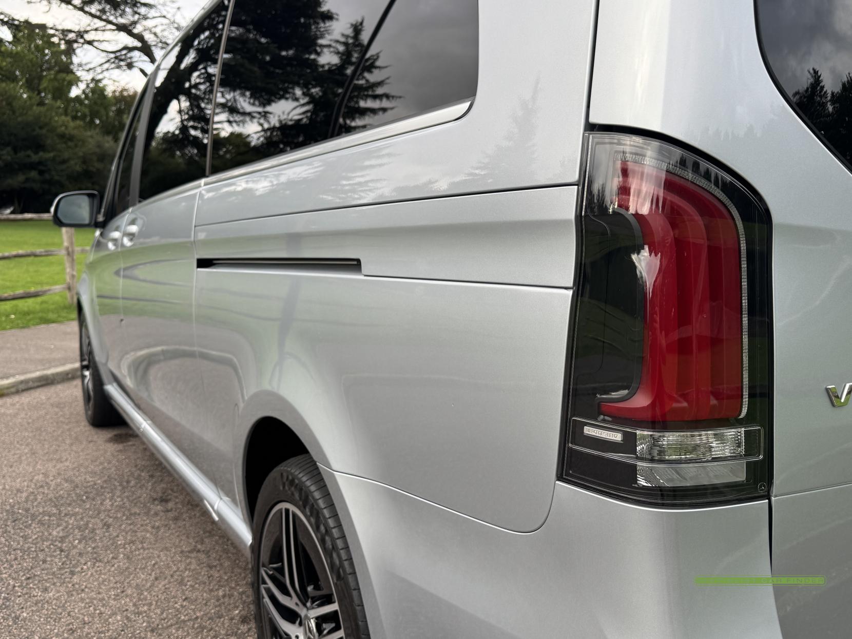 Mercedes-Benz V Class 2.0 V300d AMG Line MPV 5dr Diesel G-Tronic+ Euro 6 (s/s) XLWB (237 ps)