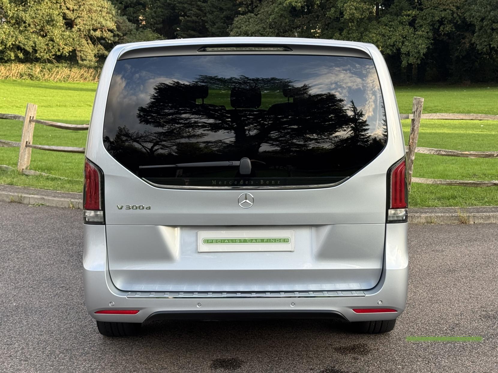 Mercedes-Benz V Class 2.0 V300d AMG Line MPV 5dr Diesel G-Tronic+ Euro 6 (s/s) XLWB (237 ps)