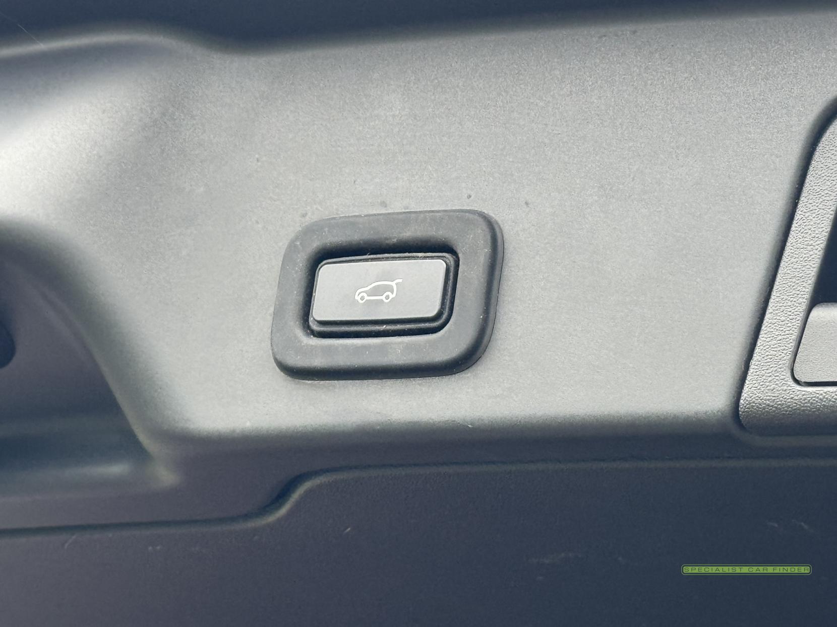 Land Rover Range Rover Evoque 2.0 P200 MHEV R-Dynamic SE SUV 5dr Petrol Auto 4WD Euro 6 (s/s) (200 ps)