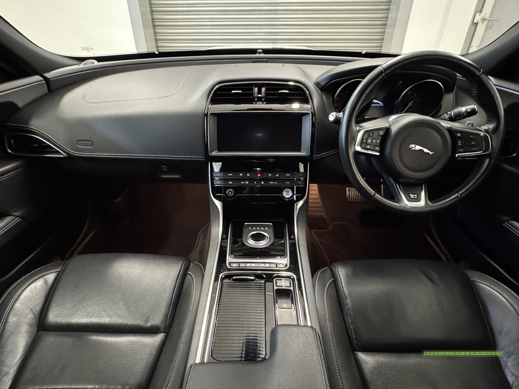 Jaguar XE 2.0i GPF R-Sport Saloon 4dr Petrol Auto Euro 6 (s/s) (250 ps)