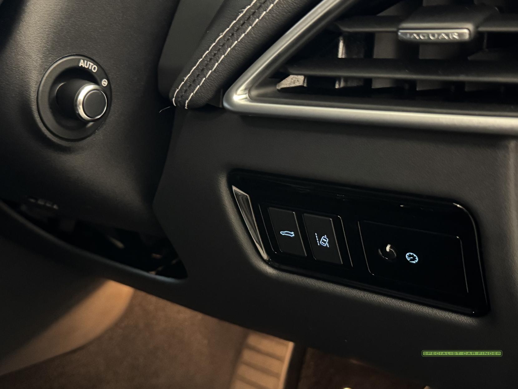 Jaguar XE 2.0i GPF R-Sport Saloon 4dr Petrol Auto Euro 6 (s/s) (250 ps)