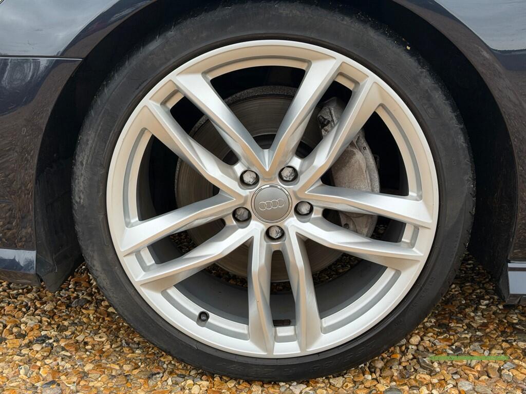 Audi A6 Avant 3.0 TDI V6 Black Edition Estate 5dr Diesel S Tronic quattro Euro 6 (s/s) (272 ps)