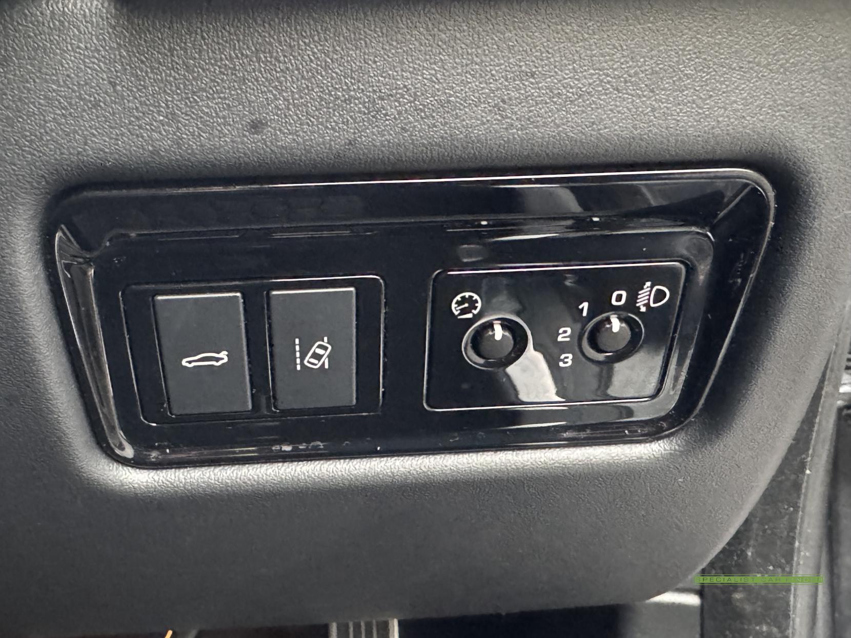 Jaguar XE 2.0i GPF Prestige Saloon 4dr Petrol Auto Euro 6 (s/s) (200 ps)