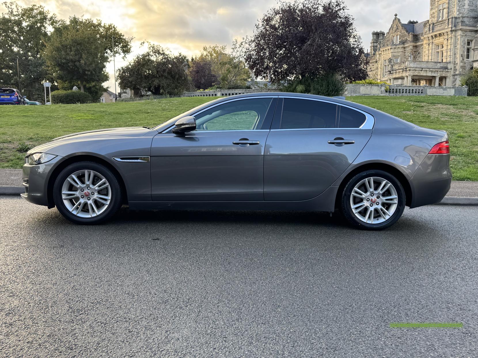 Jaguar XE 2.0i GPF Prestige Saloon 4dr Petrol Auto Euro 6 (s/s) (200 ps)