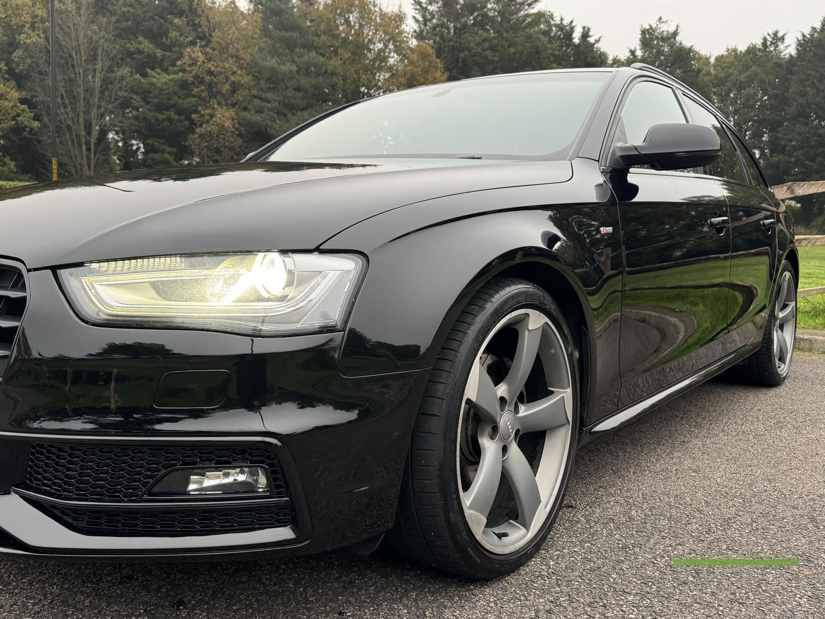 Audi A4 Avant 2.0 TDI Black Edition Estate 5dr Diesel Manual Euro 5 (s/s) (150 ps)