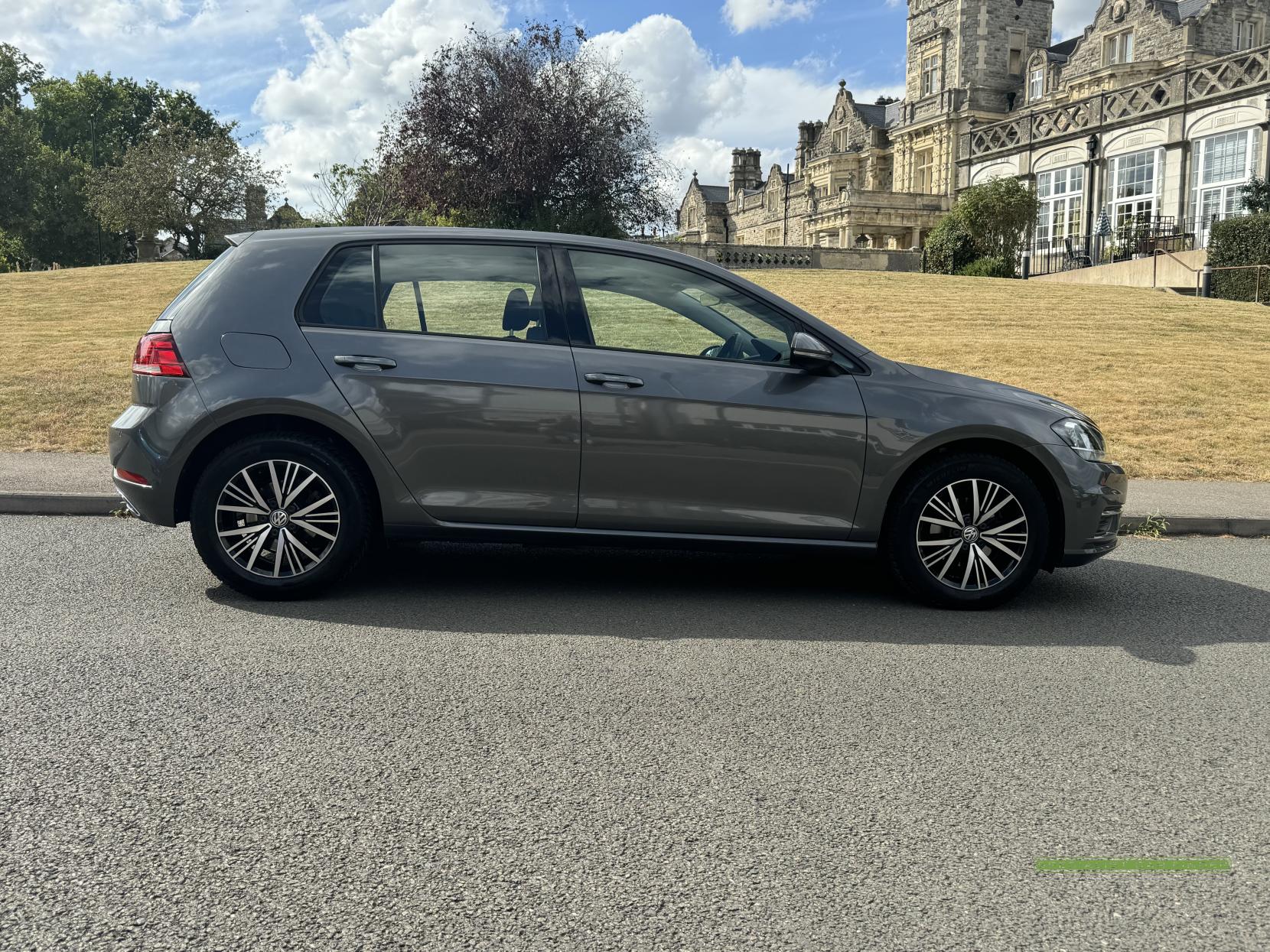 Volkswagen Golf 1.0 TSI SE Nav Hatchback 5dr Petrol DSG Euro 6 (s/s) (110 bhp)