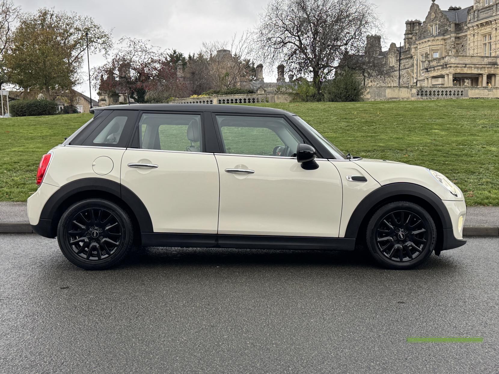 MINI Hatch 1.5 Cooper Hatchback 5dr Petrol Auto Euro 6 (s/s) (136 ps)