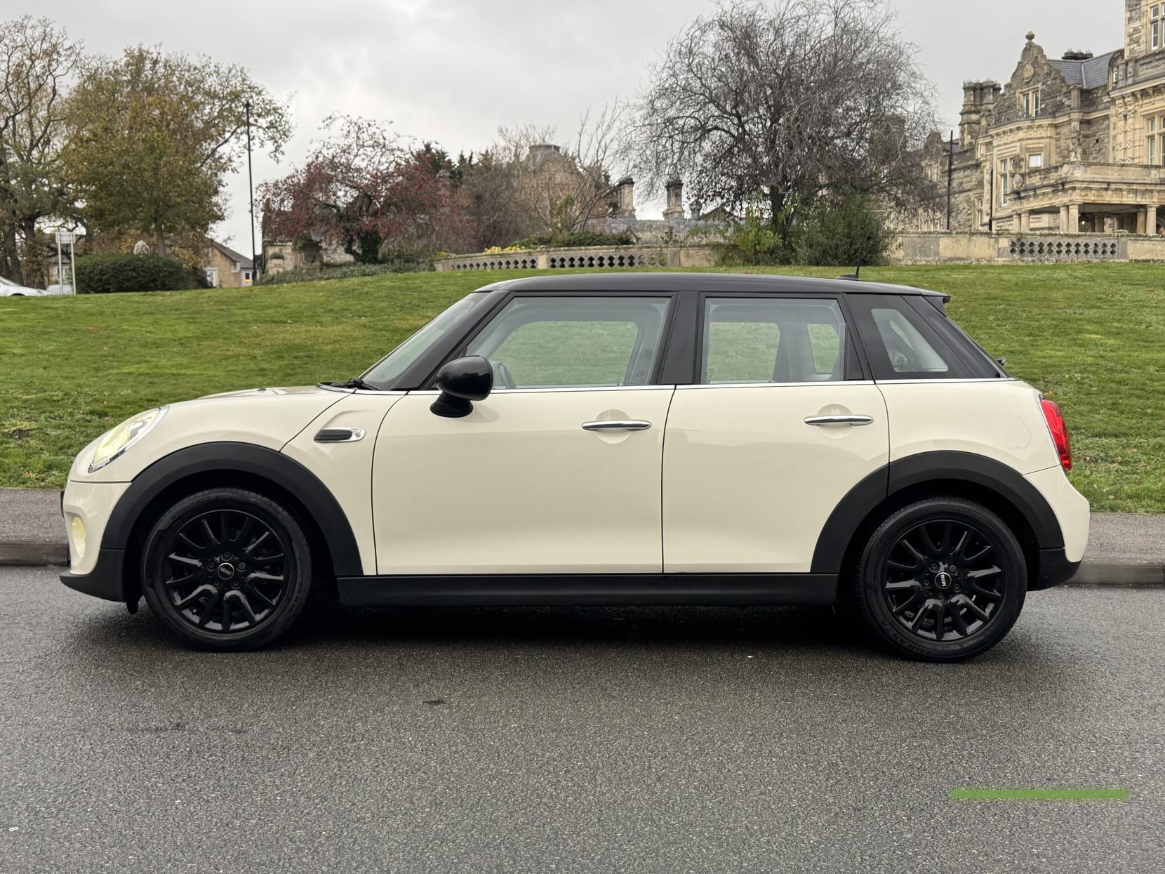 MINI Hatch 1.5 Cooper Hatchback 5dr Petrol Auto Euro 6 (s/s) (136 ps)