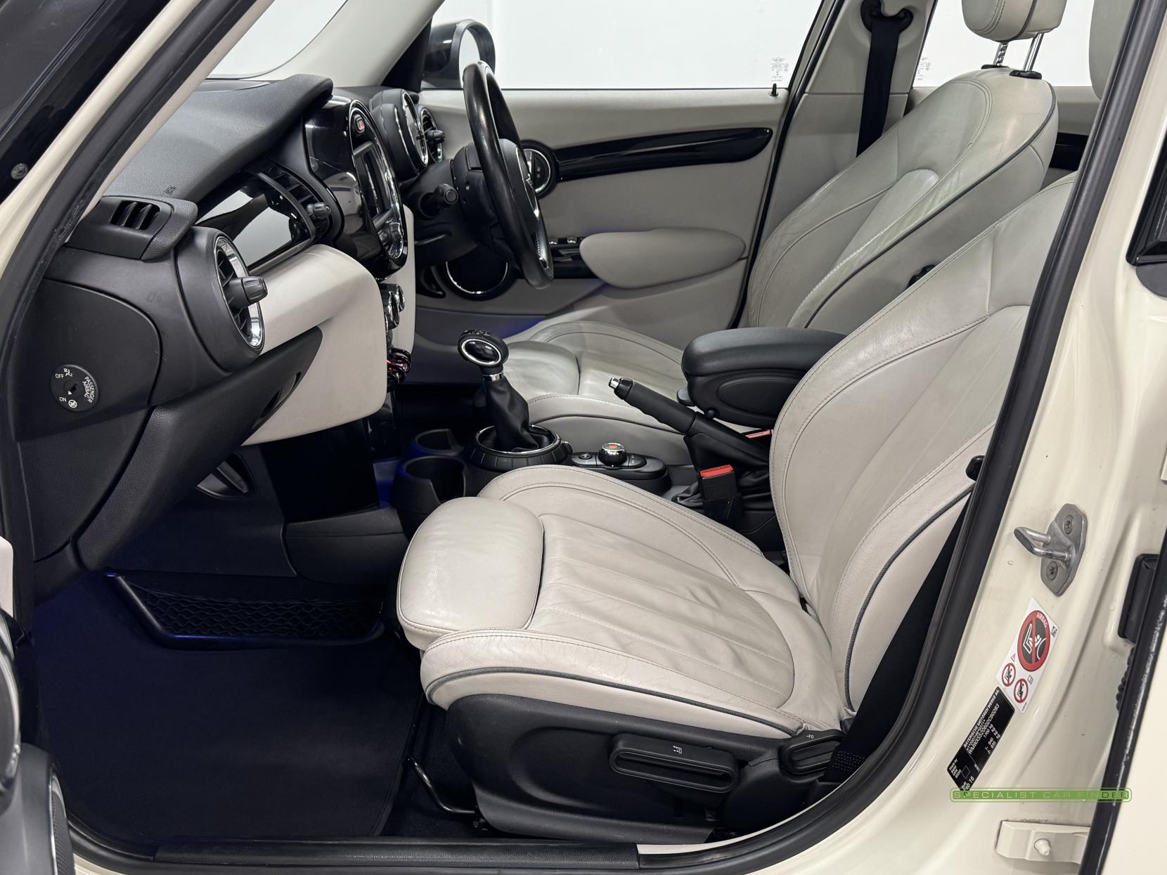 MINI Hatch 1.5 Cooper Hatchback 5dr Petrol Auto Euro 6 (s/s) (136 ps)