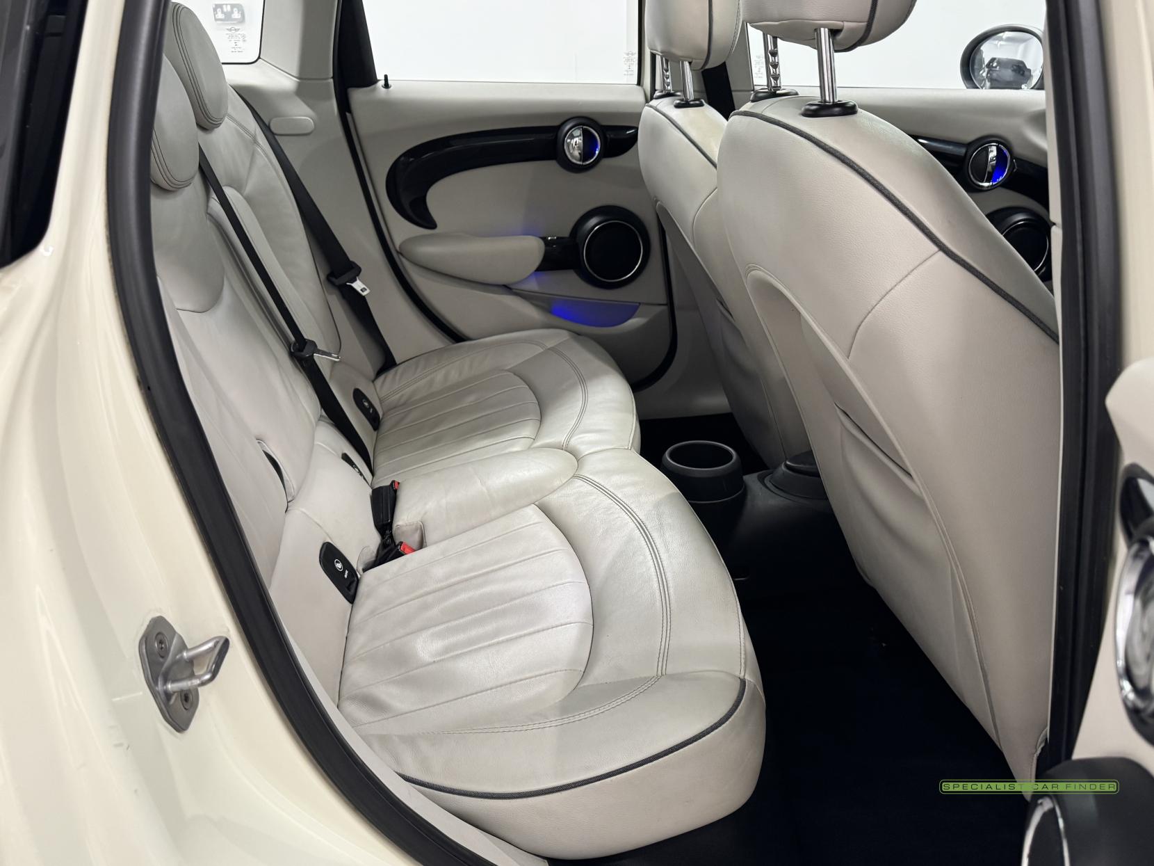 MINI Hatch 1.5 Cooper Hatchback 5dr Petrol Auto Euro 6 (s/s) (136 ps)