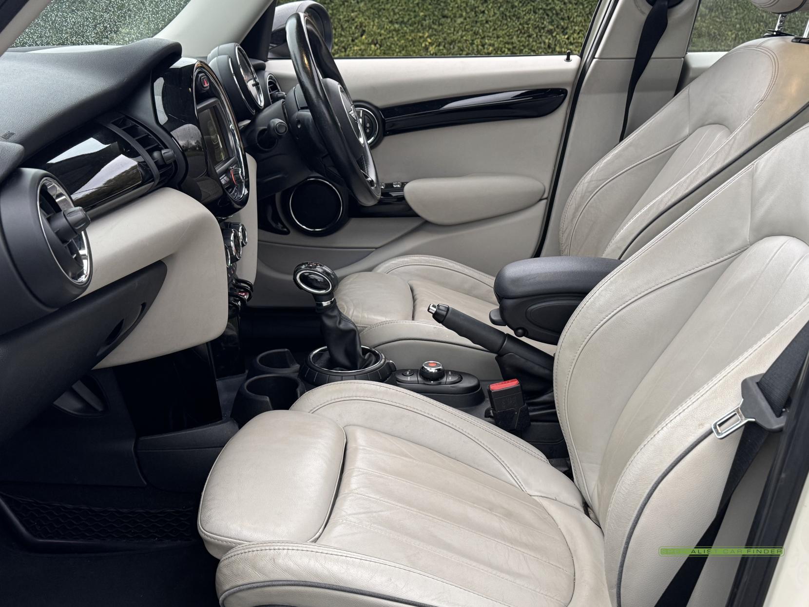 MINI Hatch 1.5 Cooper Hatchback 5dr Petrol Auto Euro 6 (s/s) (136 ps)