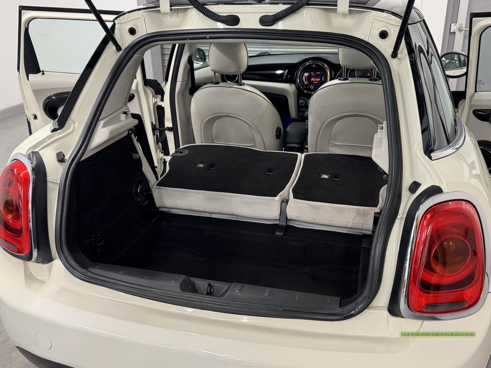 MINI Hatch 1.5 Cooper Hatchback 5dr Petrol Auto Euro 6 (s/s) (136 ps)