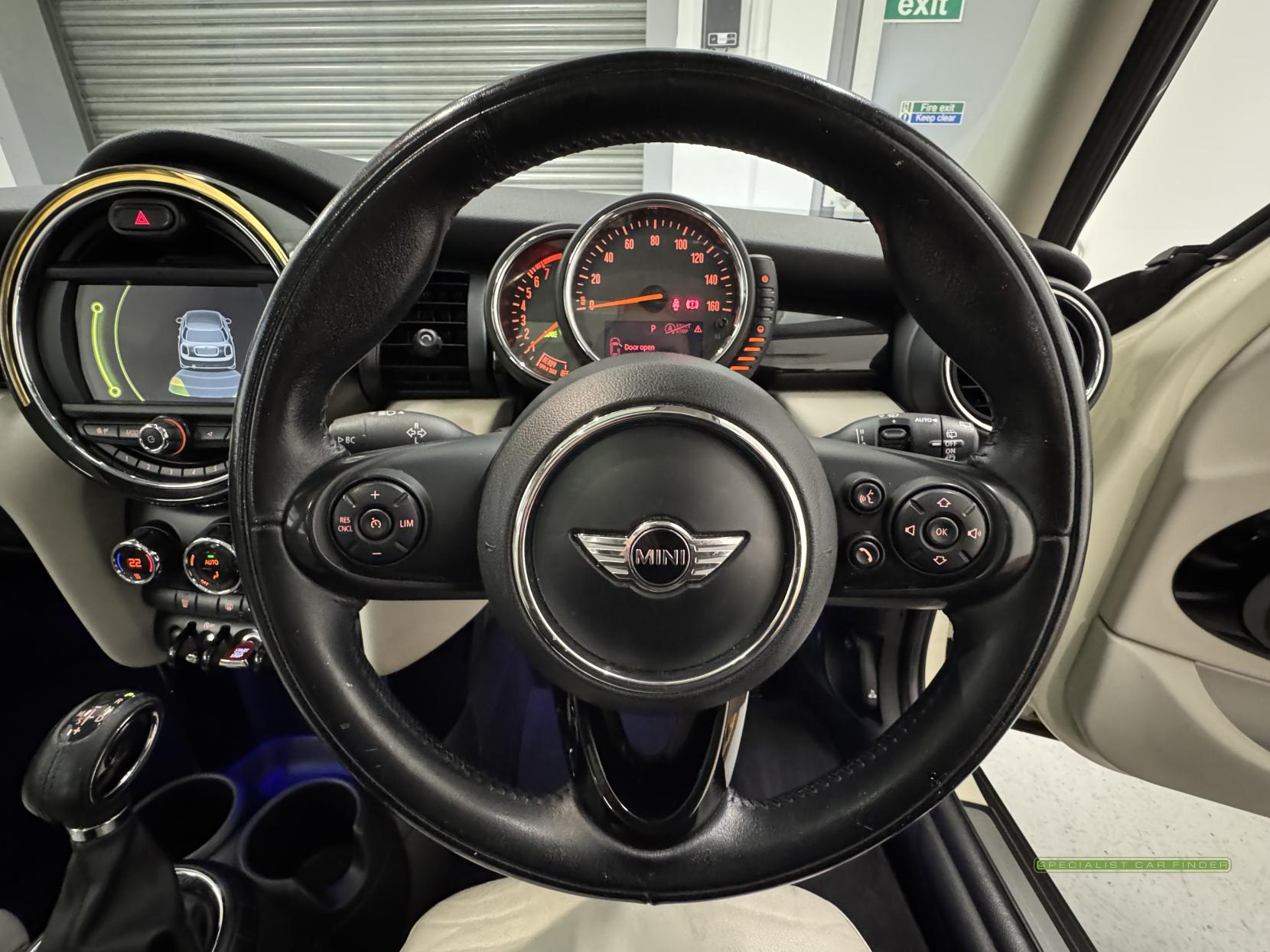 MINI Hatch 1.5 Cooper Hatchback 5dr Petrol Auto Euro 6 (s/s) (136 ps)