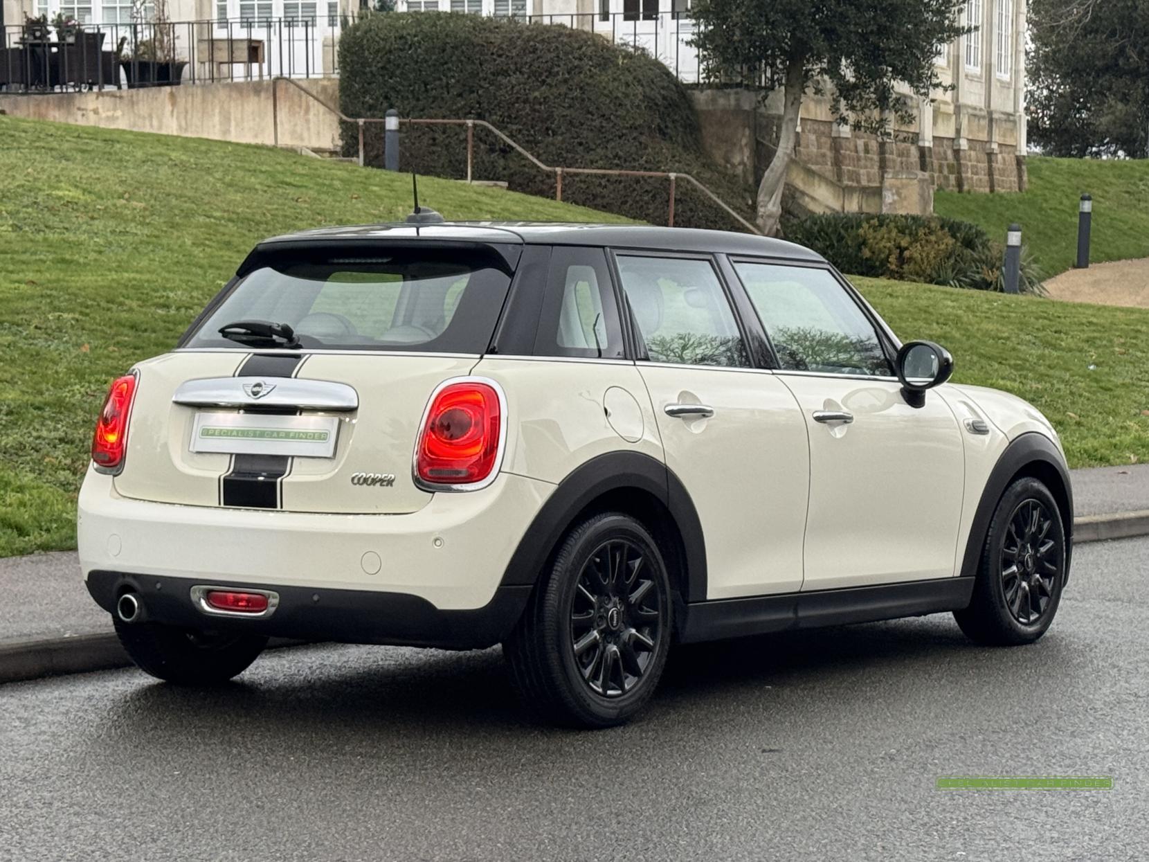 MINI Hatch 1.5 Cooper Hatchback 5dr Petrol Auto Euro 6 (s/s) (136 ps)