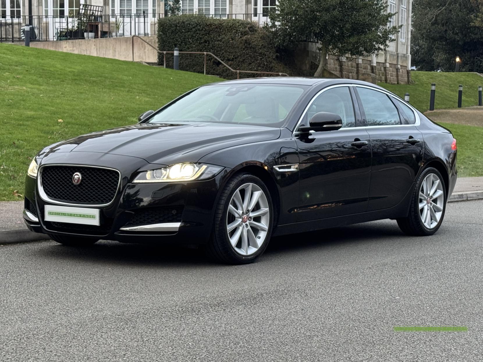 Jaguar XF 2.0d Portfolio Saloon 4dr Diesel Auto Euro 6 (s/s) (180 ps)