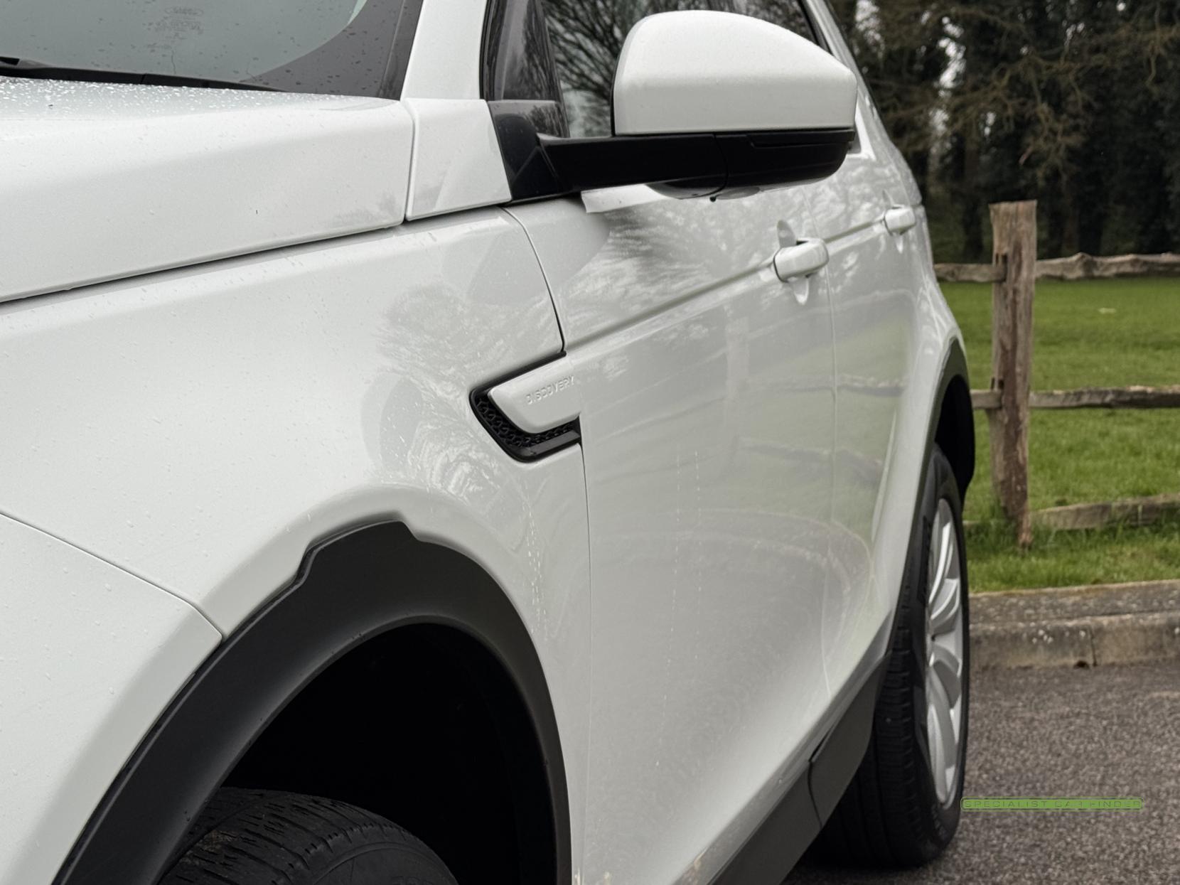 Land Rover Discovery Sport 2.0 P200 MHEV SE SUV 5dr Petrol Auto 4WD Euro 6 (s/s) (200 ps)