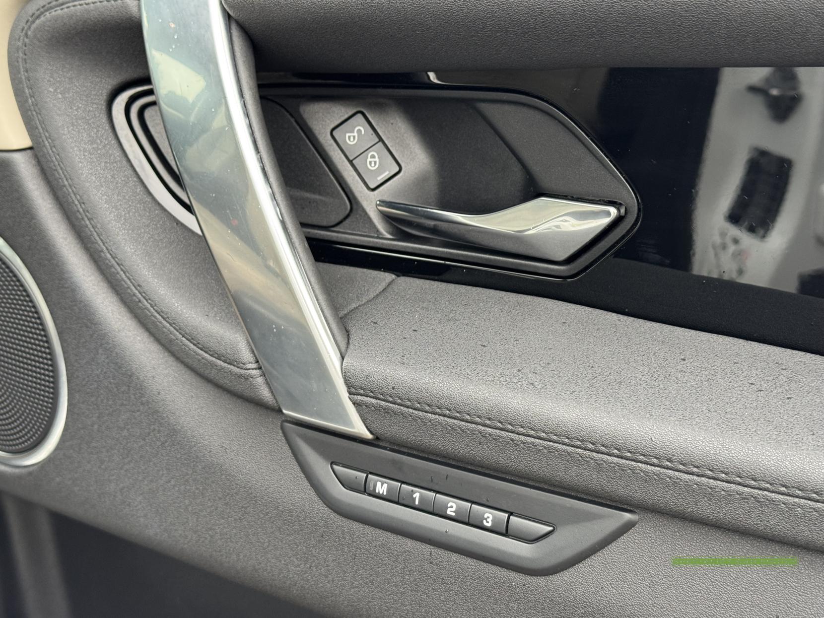 Land Rover Discovery Sport 2.0 P200 MHEV SE SUV 5dr Petrol Auto 4WD Euro 6 (s/s) (200 ps)