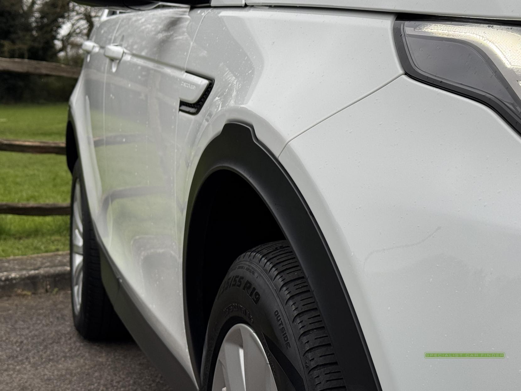 Land Rover Discovery Sport 2.0 P200 MHEV SE SUV 5dr Petrol Auto 4WD Euro 6 (s/s) (200 ps)