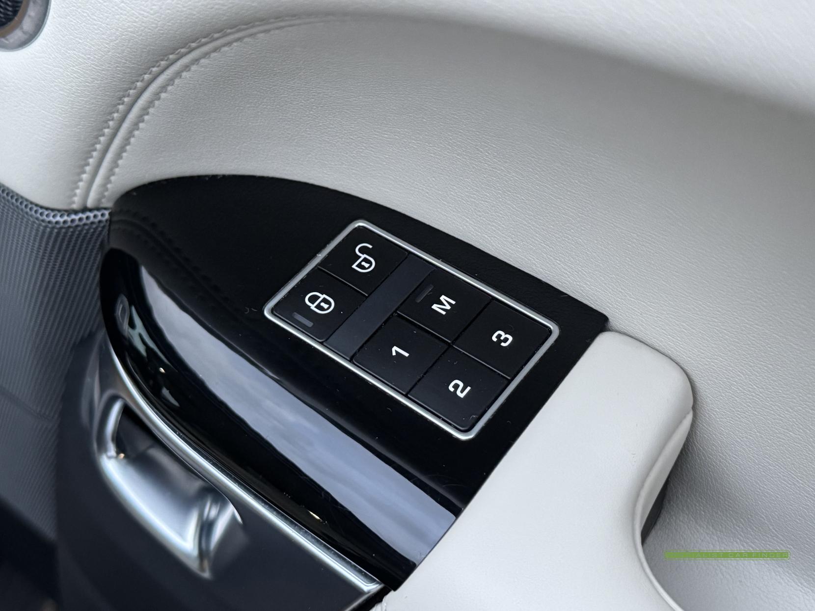 Land Rover Range Rover Sport 3.0 SD V6 HSE Dynamic SUV 5dr Diesel Auto 4WD Euro 5 (s/s) (306 ps)