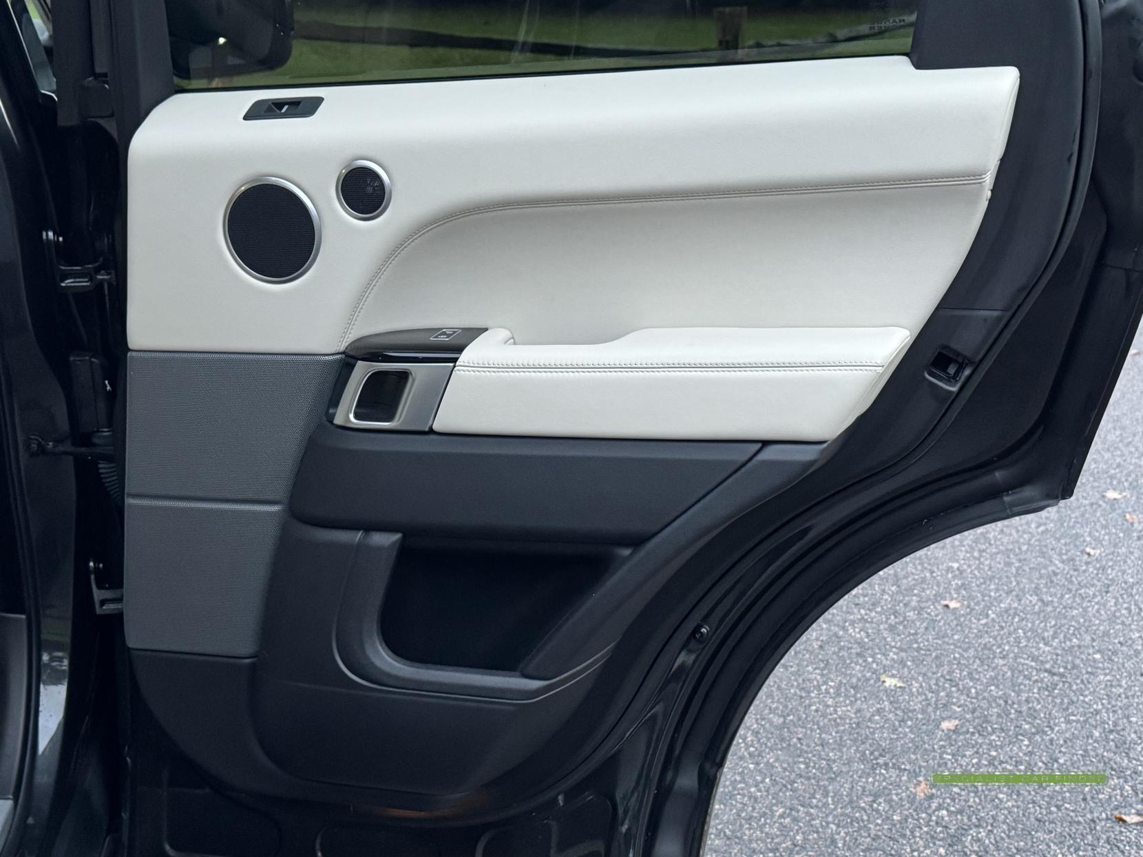 Land Rover Range Rover Sport 3.0 SD V6 HSE Dynamic SUV 5dr Diesel Auto 4WD Euro 5 (s/s) (306 ps)